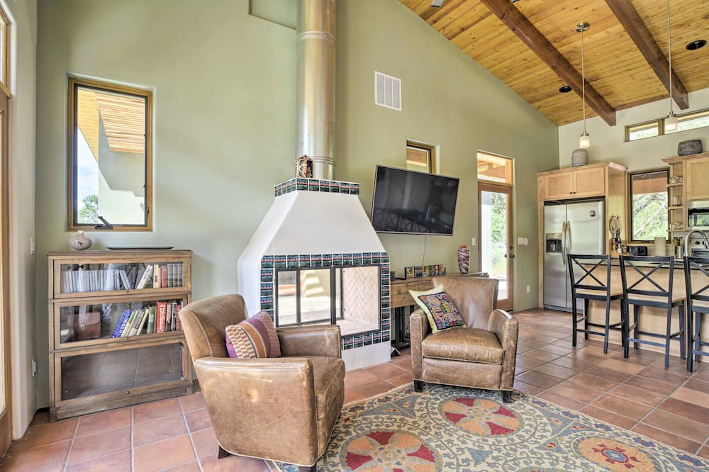 Photo of Livingroom in Canoncito