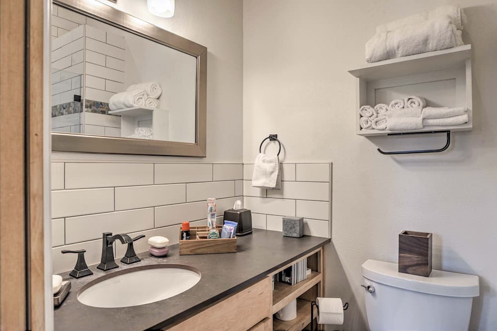 Photo of Bathroom in Canoncito