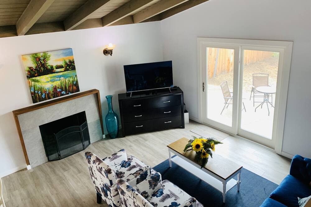 Photo of Livingroom in Fairview