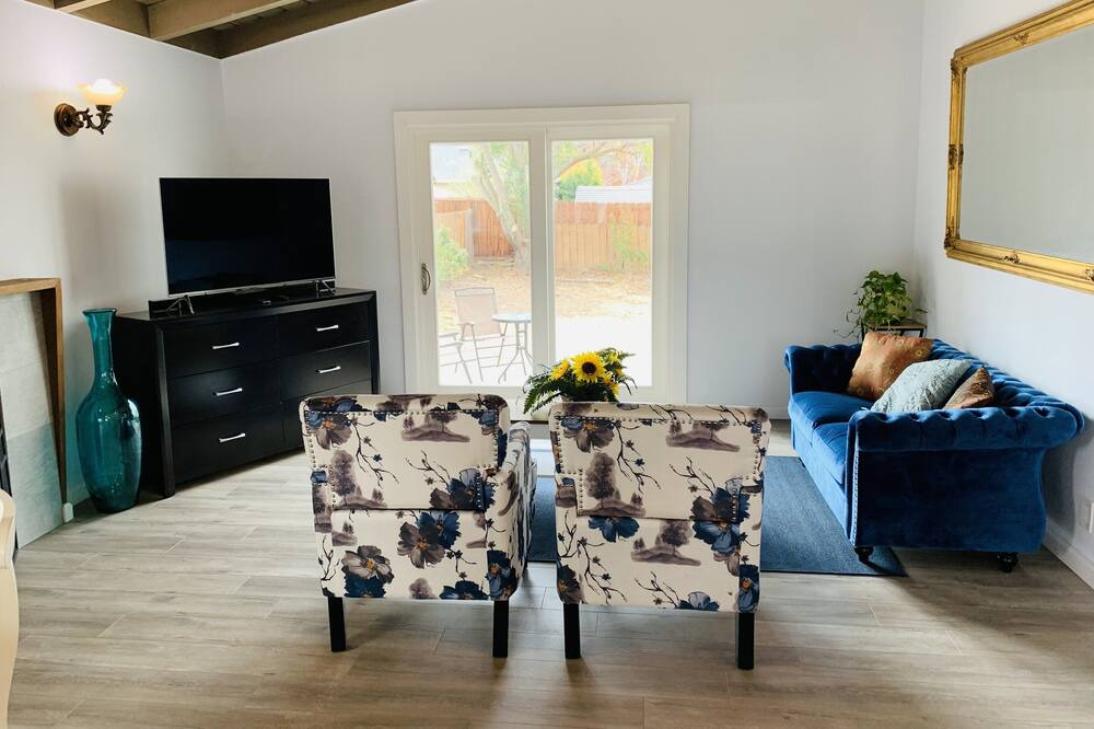 Photo of Livingroom in Fairview