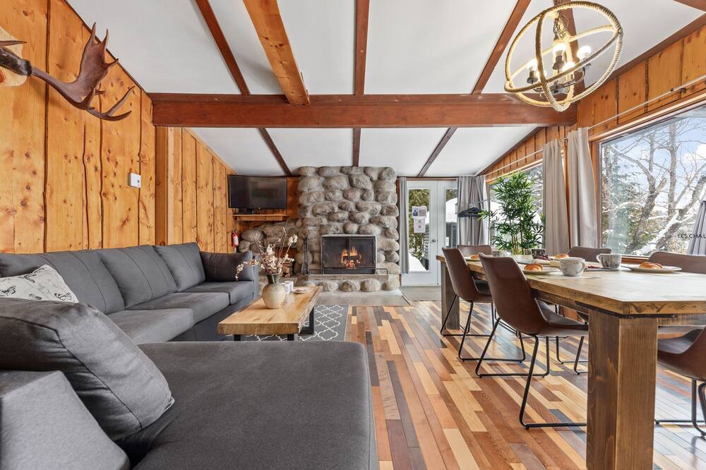 Photo of Livingroom in Sainte-Lucie-des-Laurentides