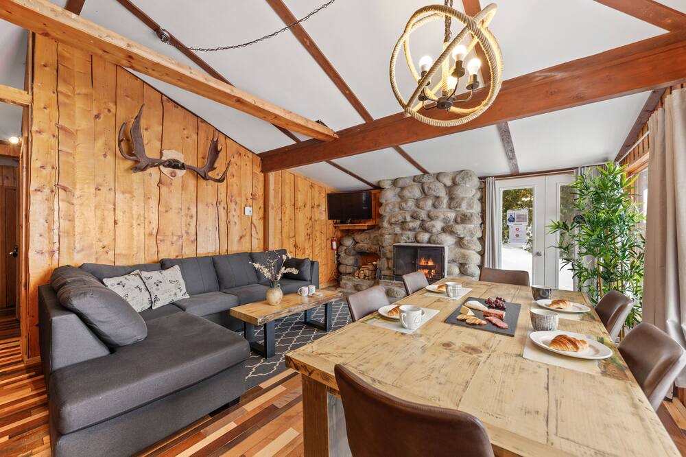 Photo of Livingroom in Sainte-Lucie-des-Laurentides