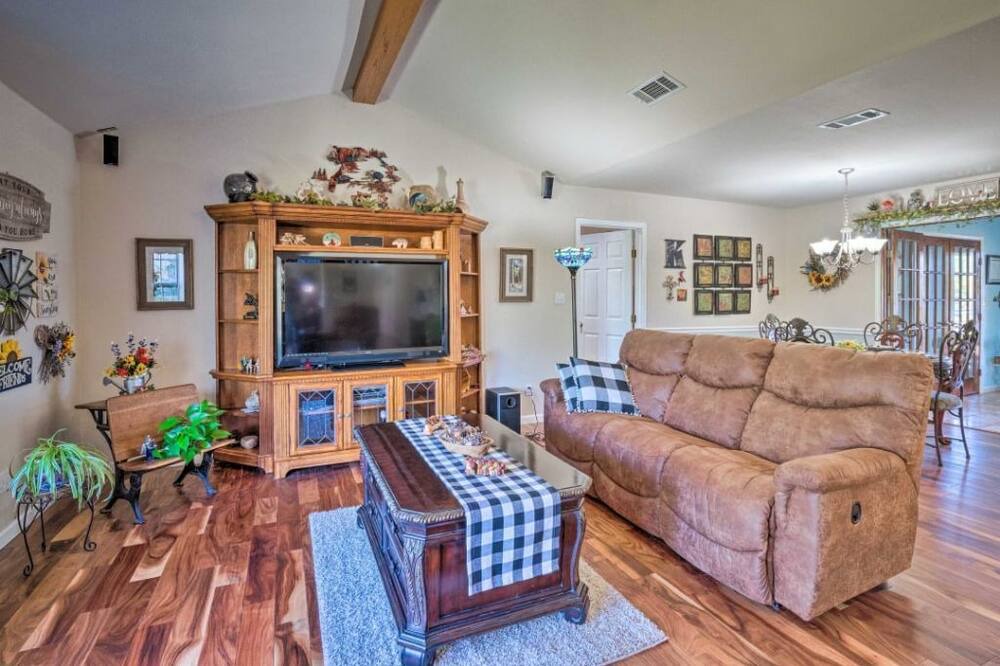 Photo of Livingroom in Cedar Creek