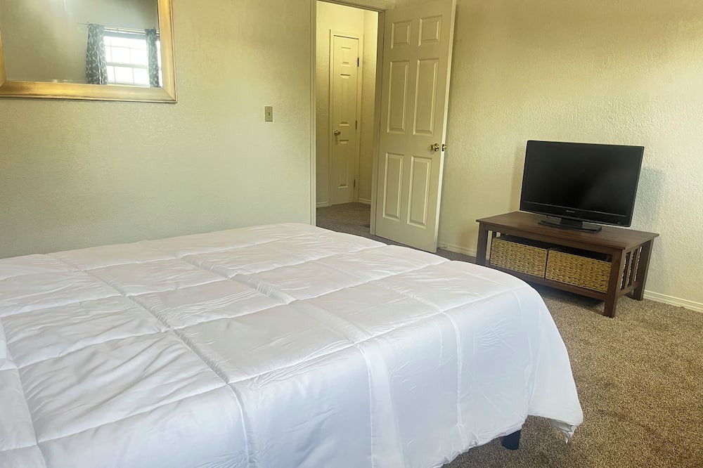 Photo of Bedroom in Poplar Bluff