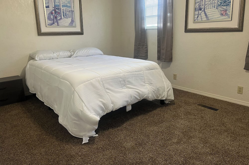 Photo of Bedroom in Poplar Bluff