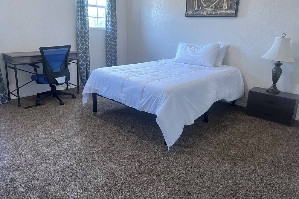 Photo of Bedroom in Poplar Bluff
