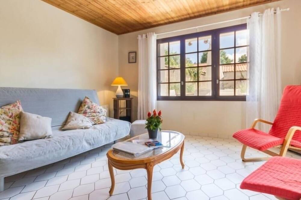 Photo of Livingroom in Aigrefeuille-sur-Maine
