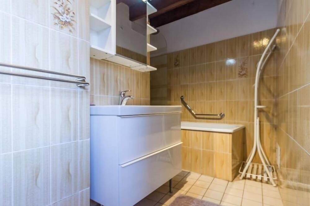 Photo of Bathroom in Aigrefeuille-sur-Maine
