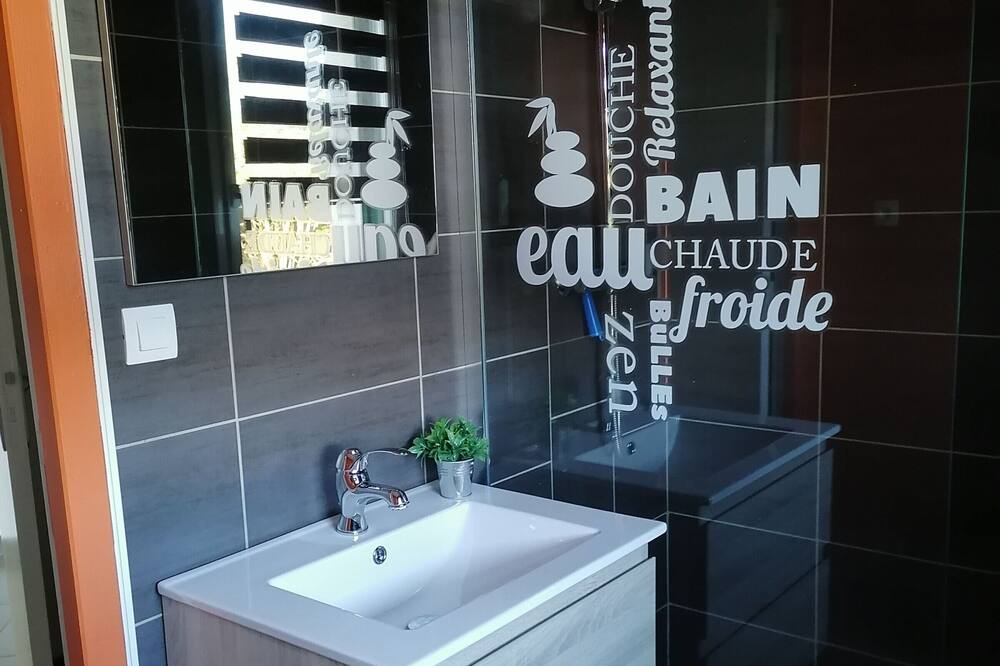 Photo of Bathroom in Chauve