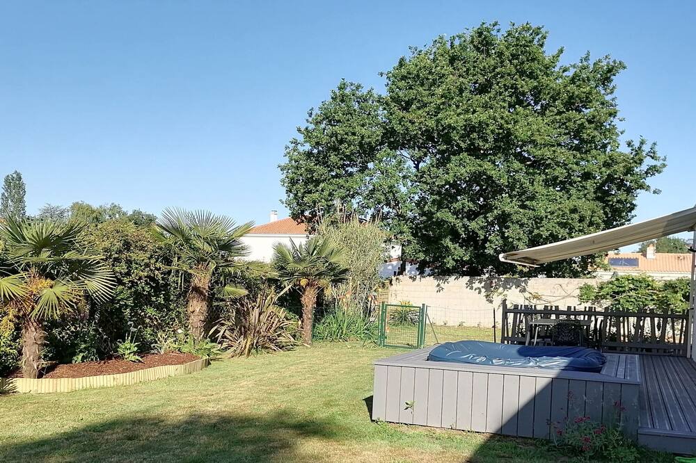 Photo of Outdoor in Chauve
