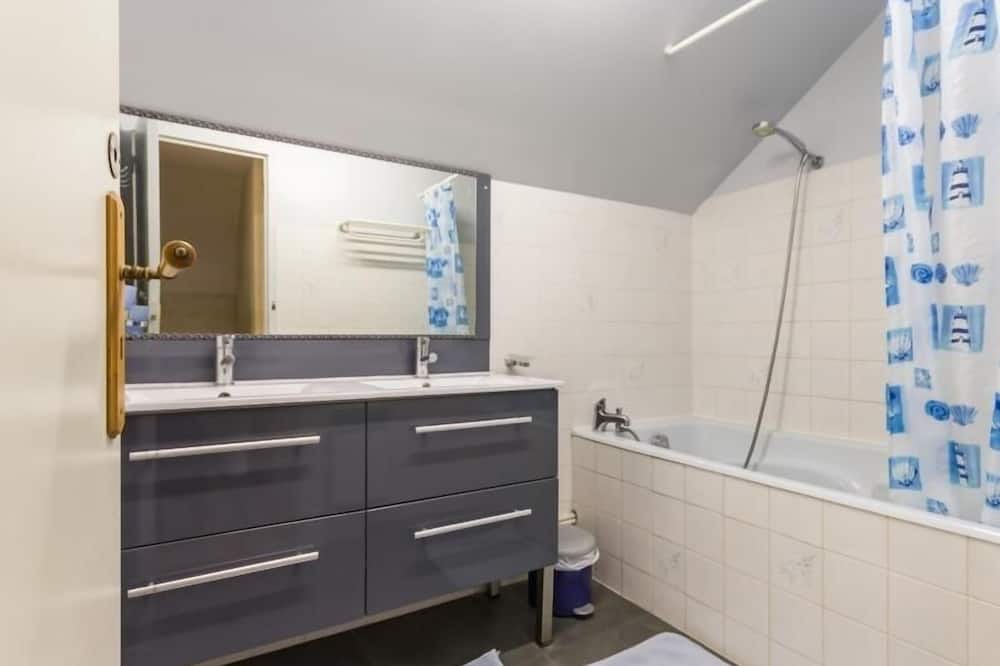 Photo of Bathroom in Crossac