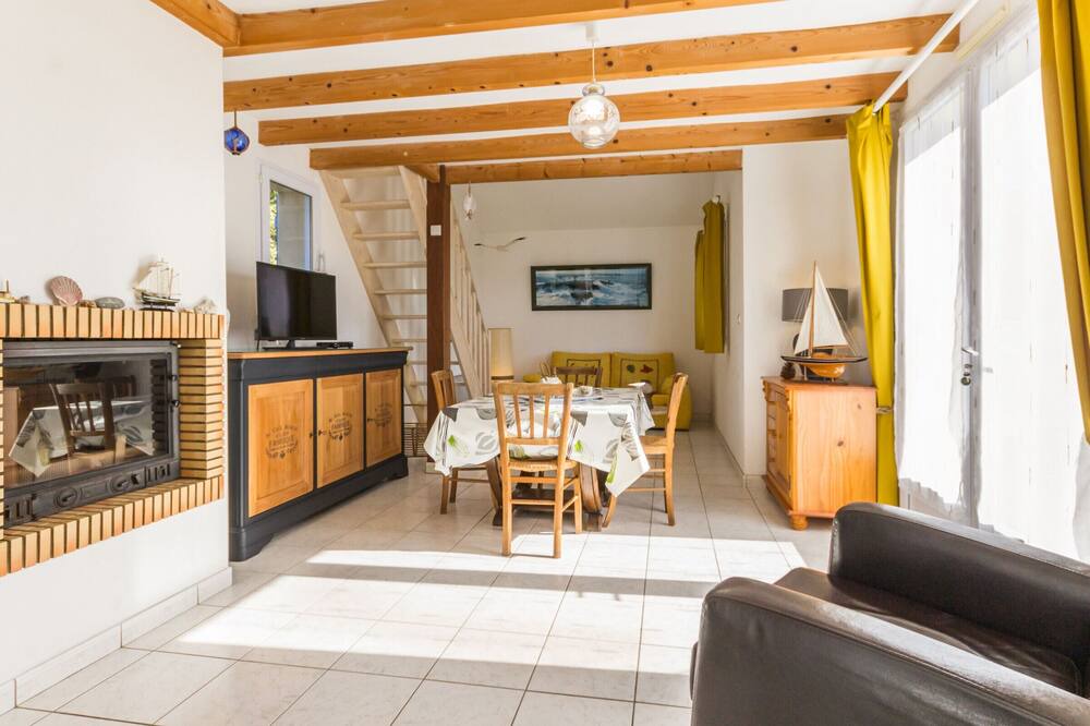 Photo of Livingroom in Saint-Michel-Chef-Chef