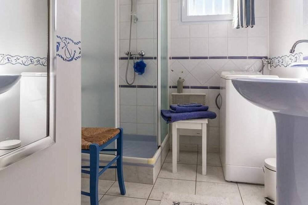 Photo of Bathroom in Saint-Michel-Chef-Chef