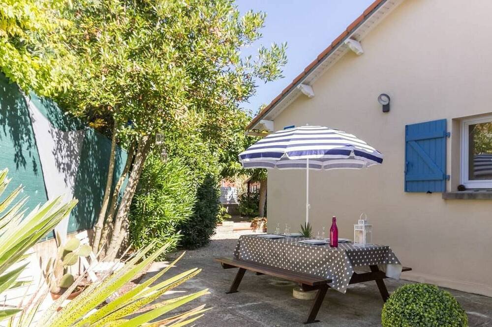 Photo of Patio Balcony in Saint-Michel-Chef-Chef
