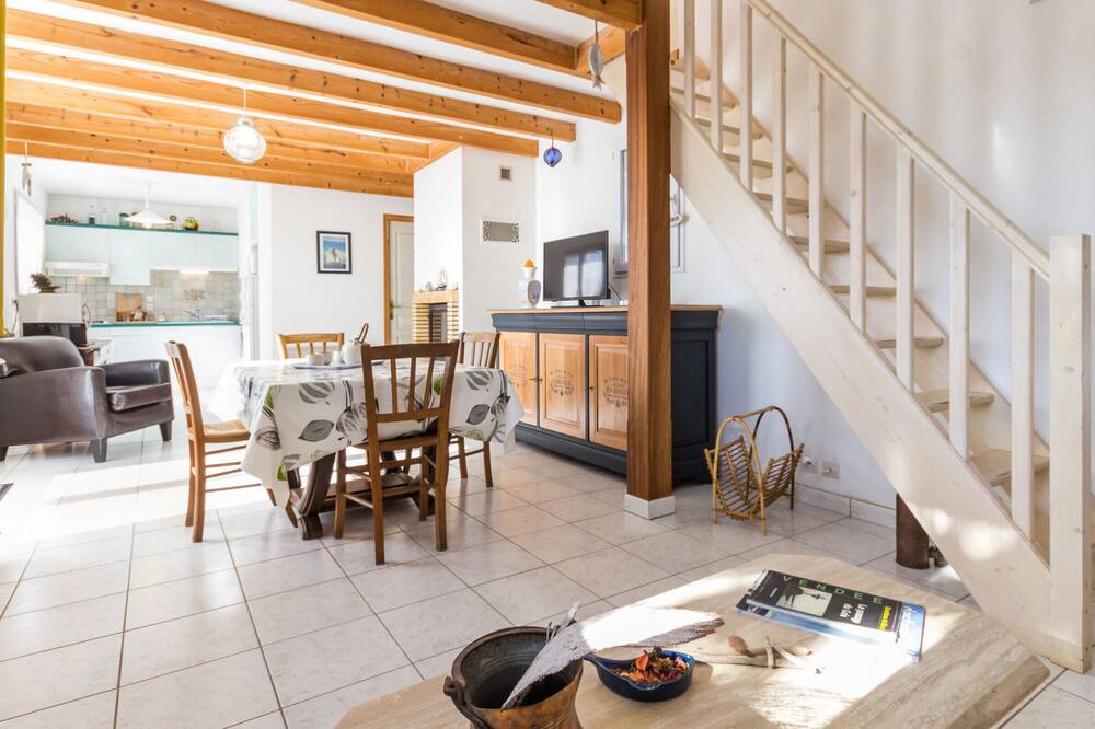 Photo of Livingroom in Saint-Michel-Chef-Chef