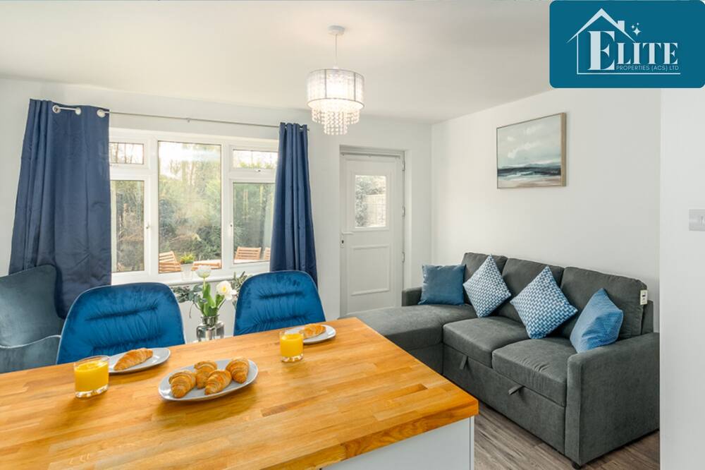 Photo of Livingroom in Whitnash