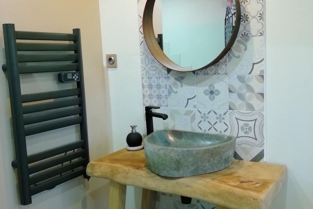 Photo of Bathroom in Abondant