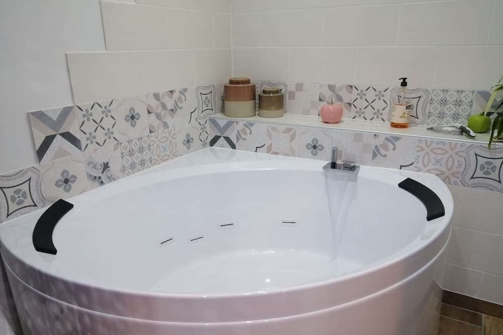 Photo of Bathroom in Abondant