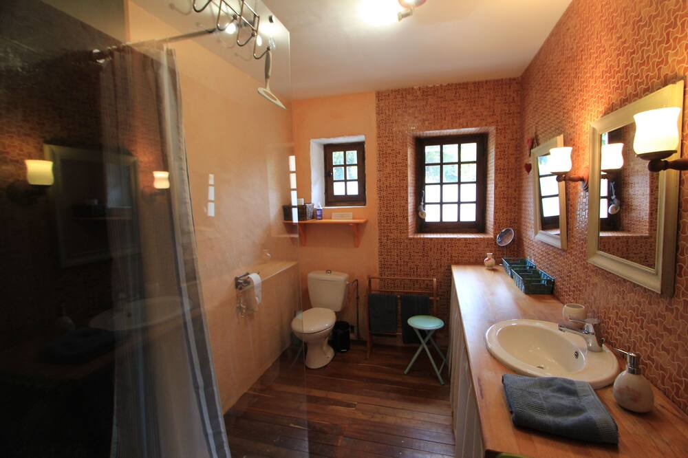 Photo of Bathroom in Loubejac