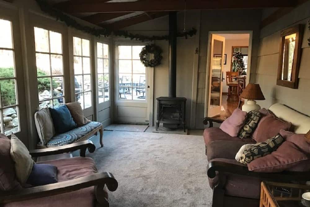 Photo of Livingroom in Katonah