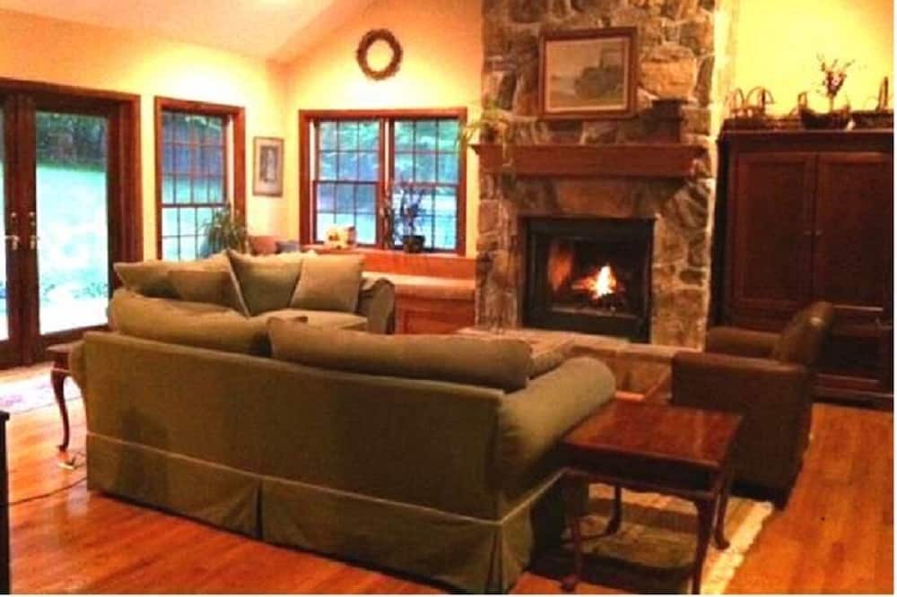 Photo of Livingroom in Katonah