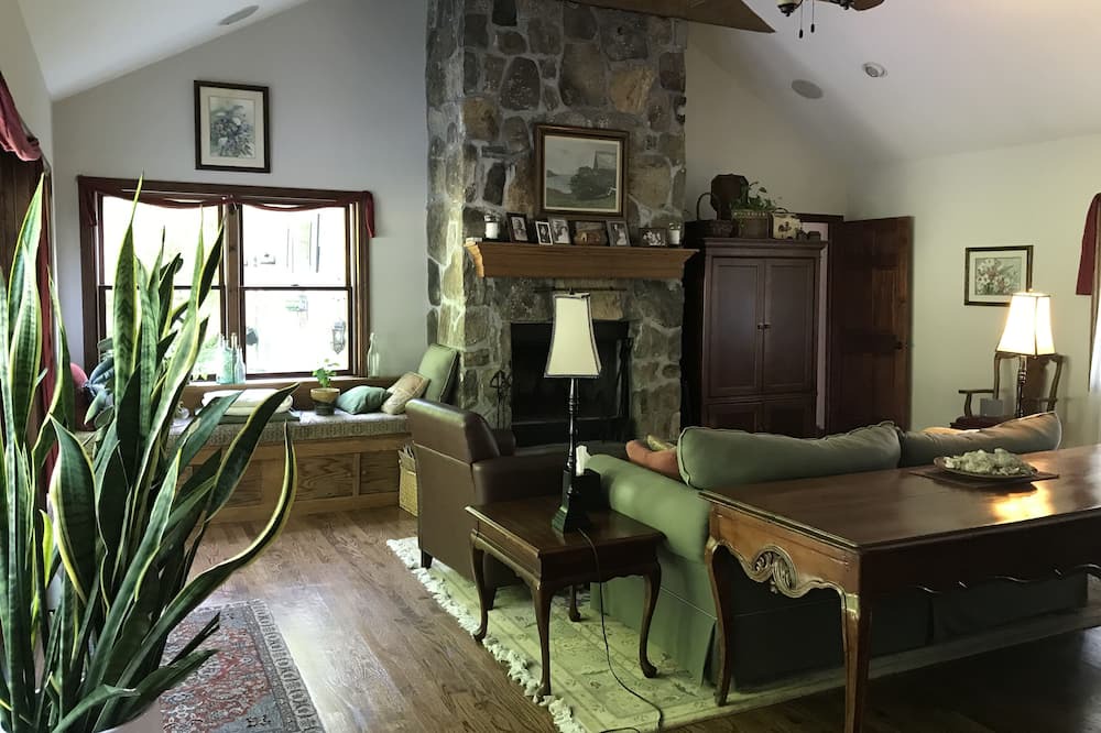 Photo of Livingroom in Katonah