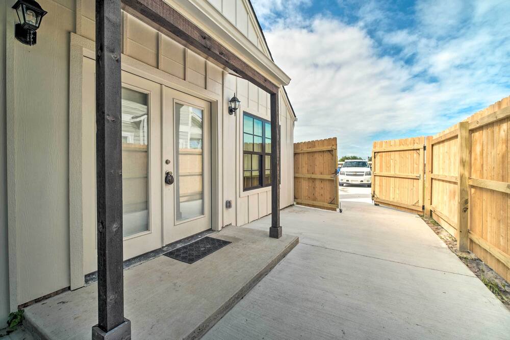 Photo of Outdoor in College Hills Estates
