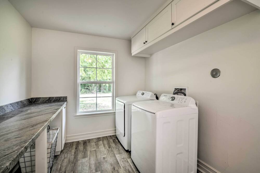 Photo of Bedroom in College Hills Estates