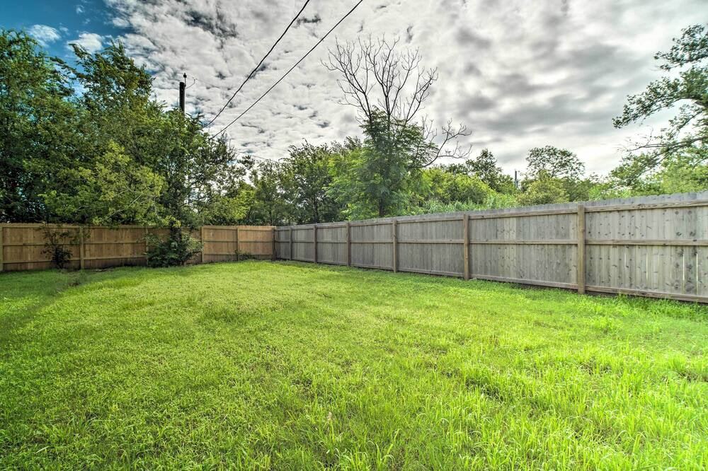 Photo of Outdoor in College Hills Estates