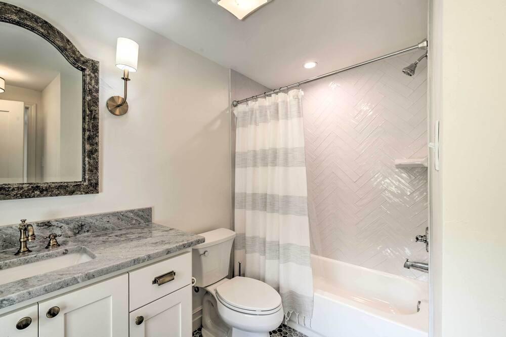 Photo of Bathroom in College Hills Estates