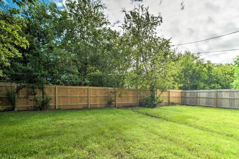 Photo of Outdoor in College Hills Estates
