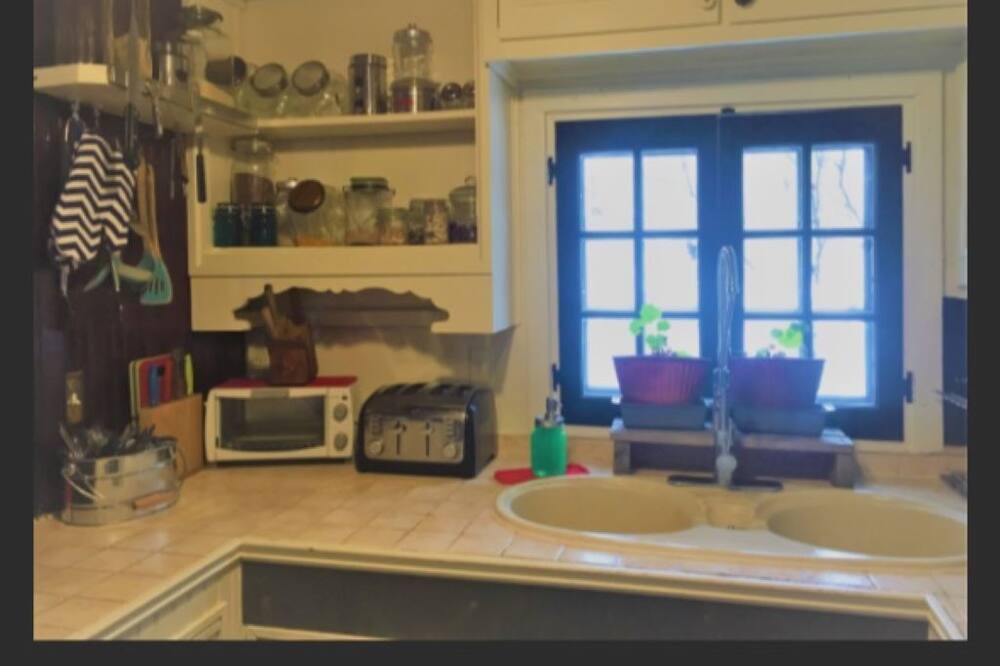 Photo of Kitchen in Mille-Isles