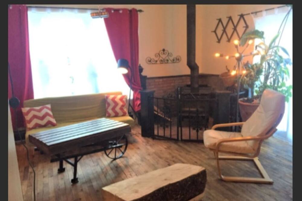 Photo of Livingroom in Mille-Isles