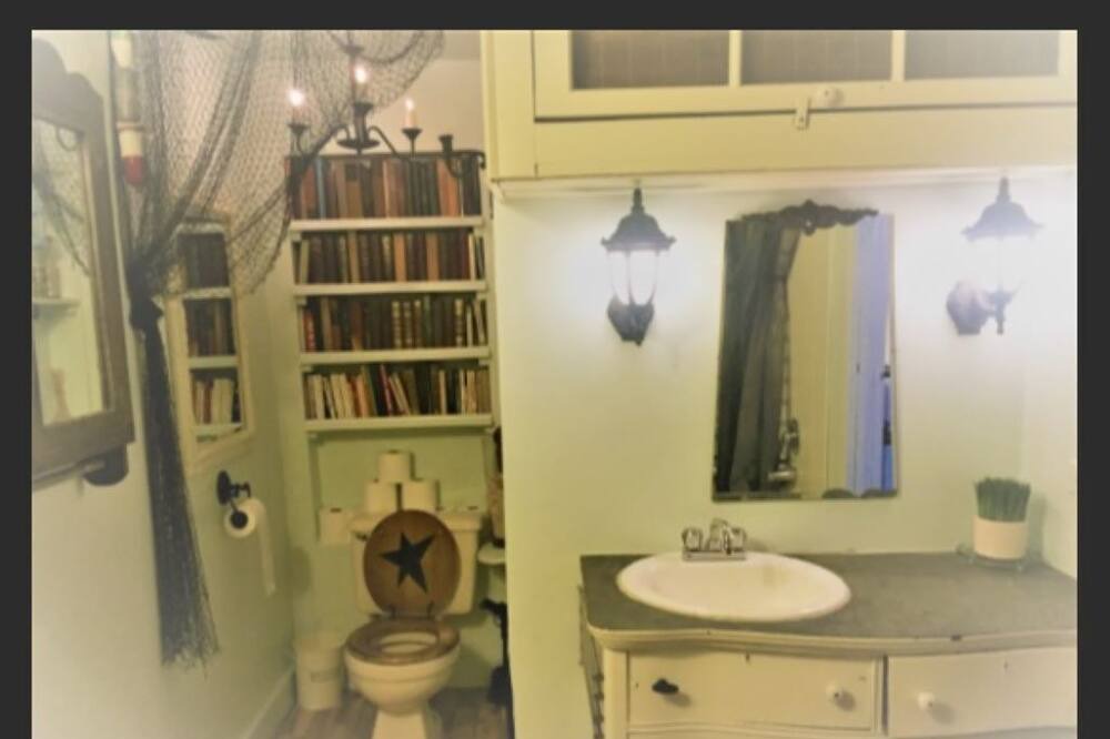 Photo of Bathroom in Mille-Isles