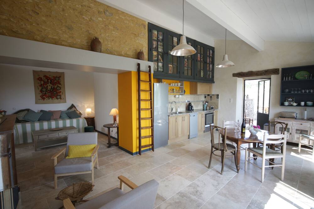 Photo of Livingroom in Sauveterre-la-Lemance
