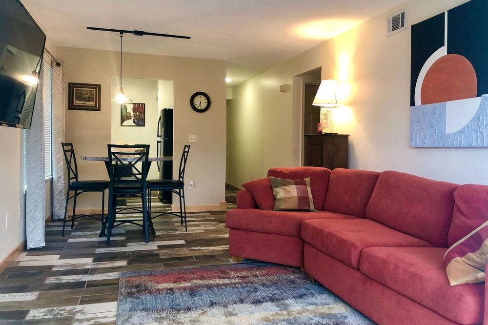 Photo of Livingroom in Bay City