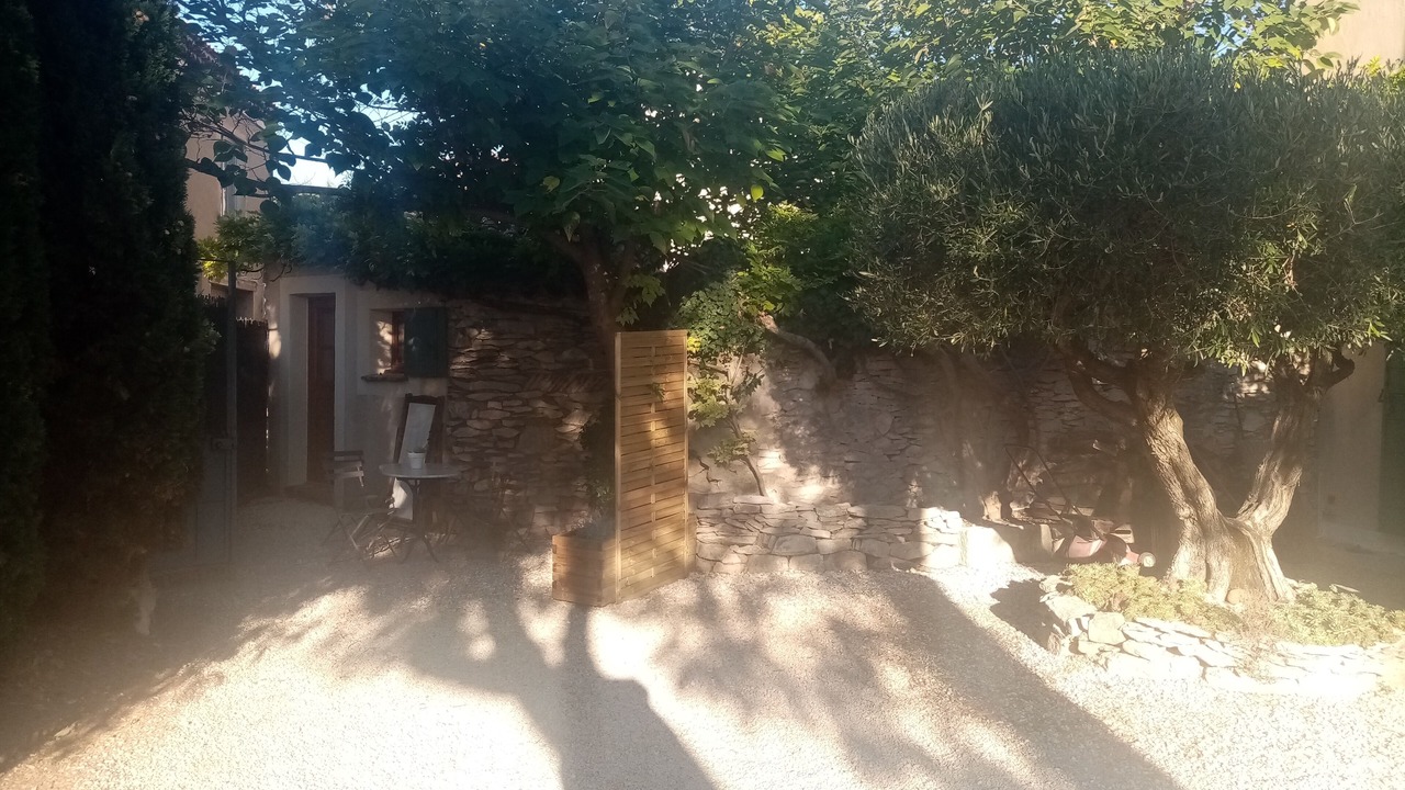 Photo of Outdoor in Tavel