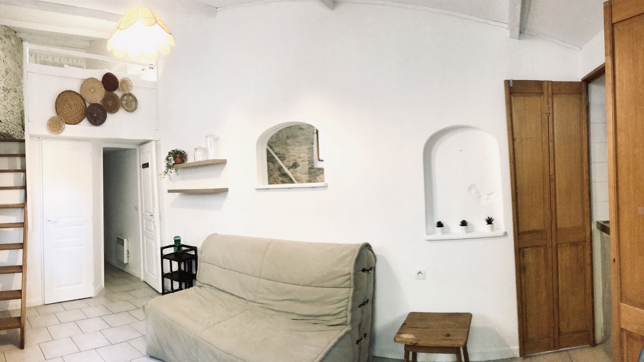 Photo of Others in Tavel