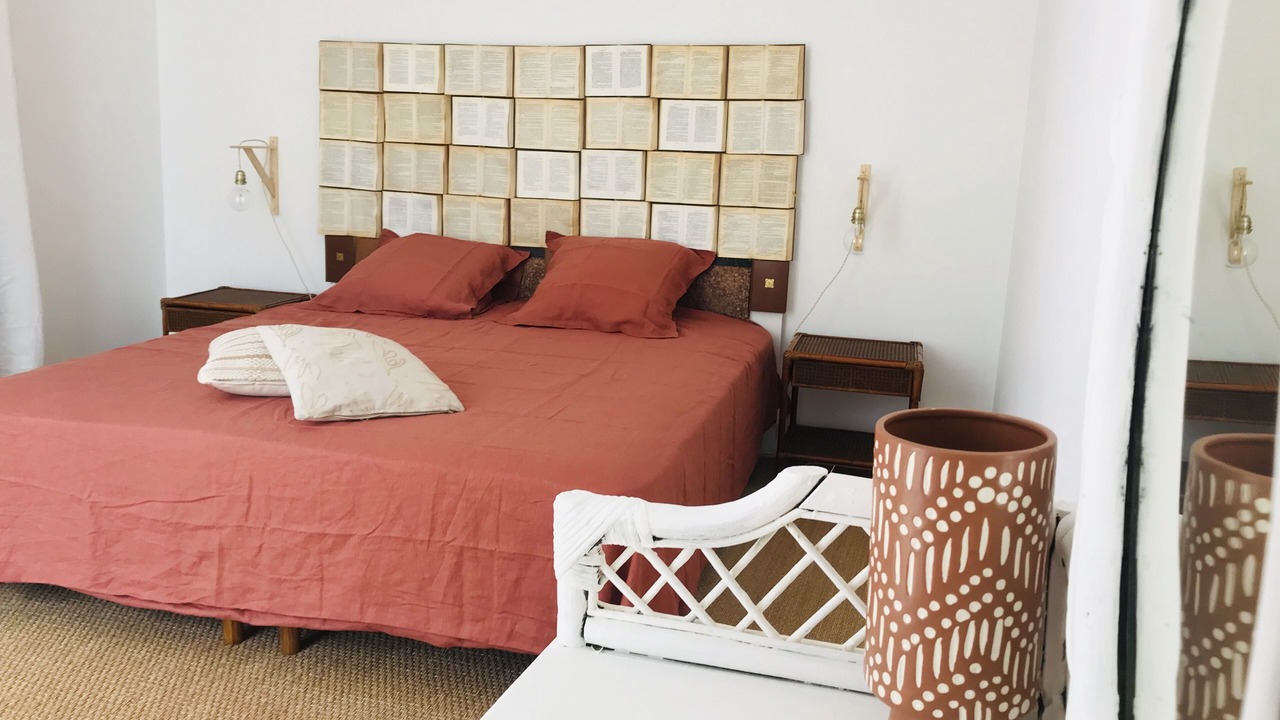 Photo of Others in Tavel