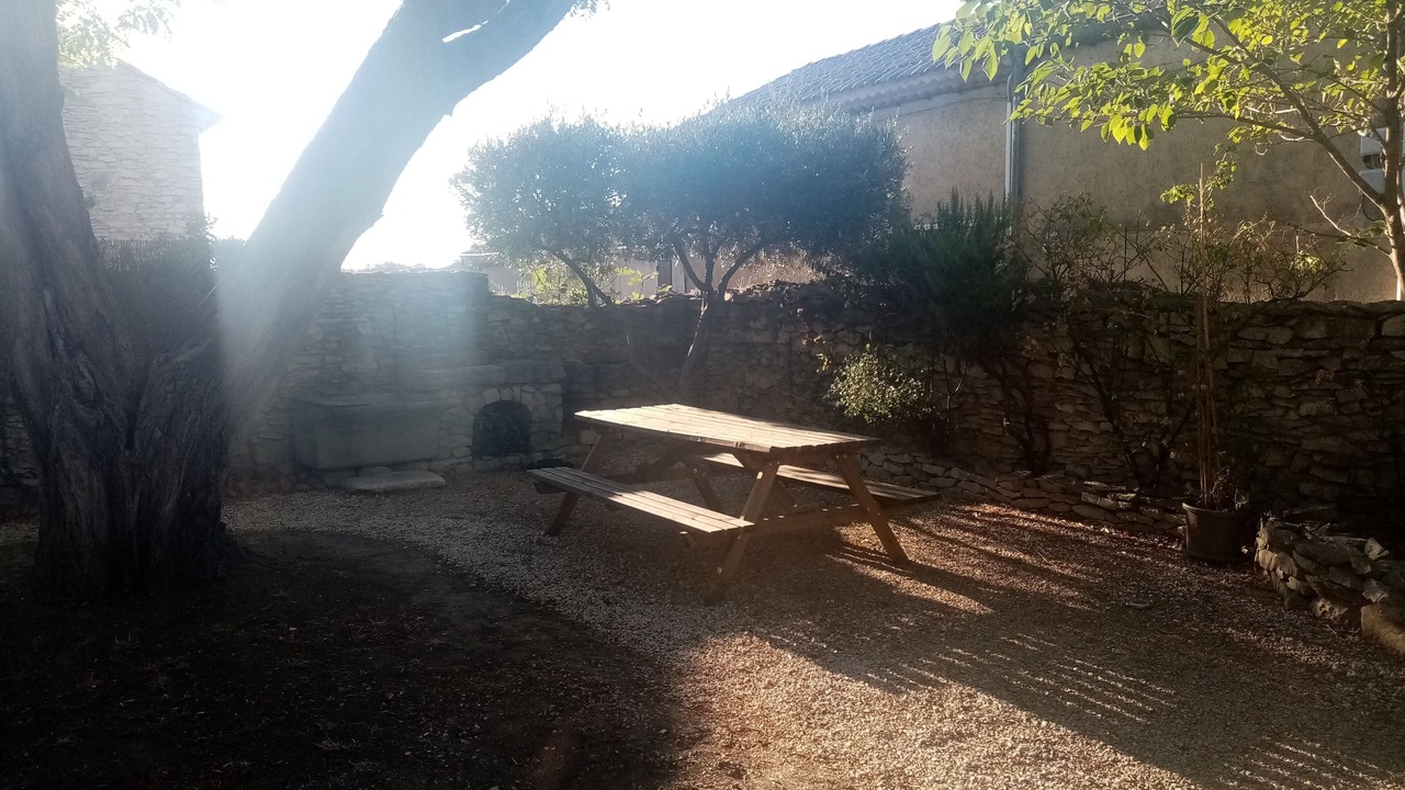 Photo of Outdoor in Tavel