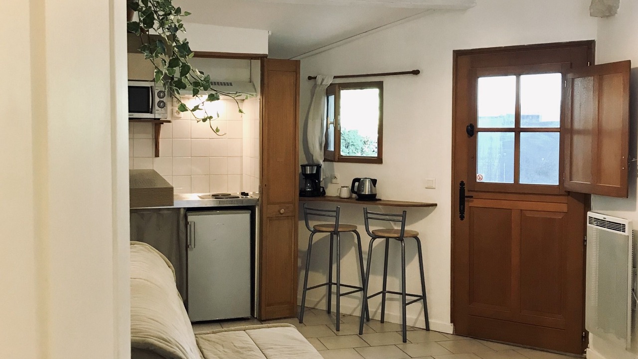 Photo of Others in Tavel