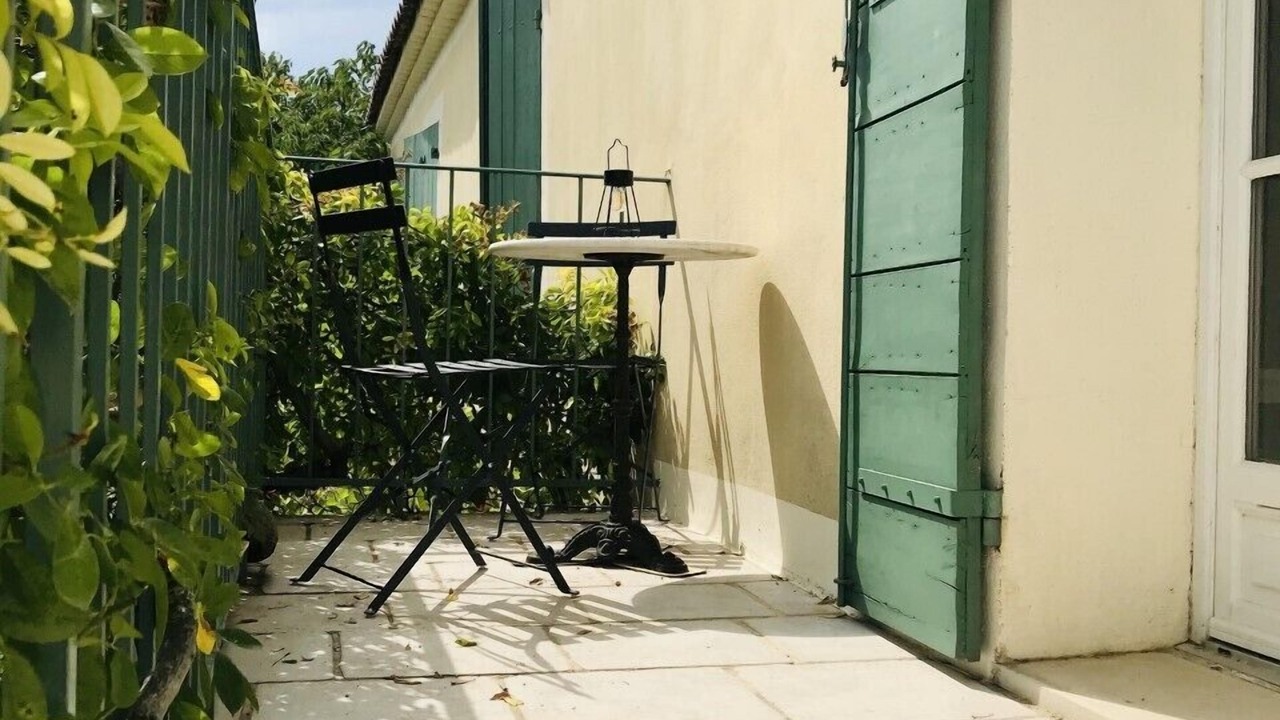 Photo of Others in Tavel