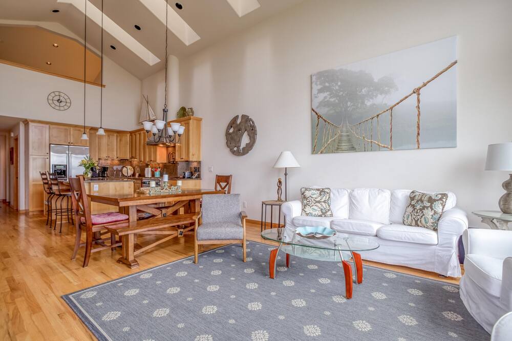 Photo of Livingroom in Neskowin