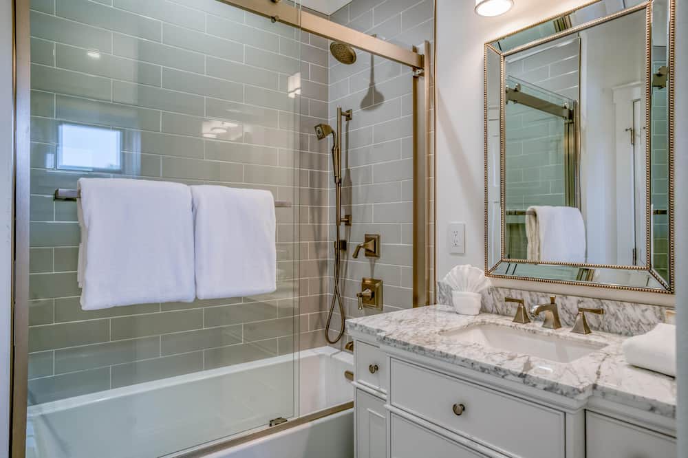 Photo of Bathroom in Nelscott