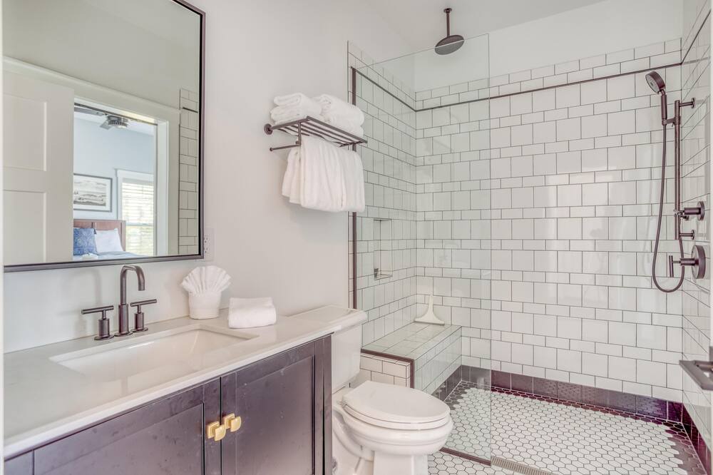 Photo of Bathroom in Nelscott