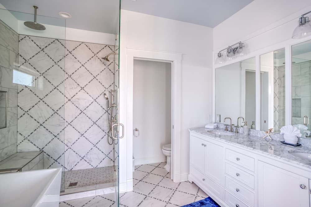 Photo of Bathroom in Nelscott