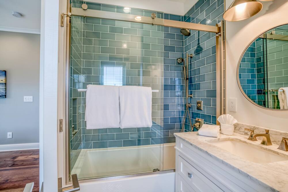 Photo of Bathroom in Nelscott