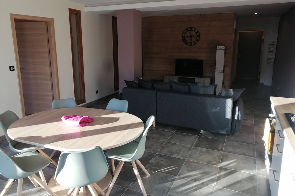 Photo of Livingroom in Saint-Point-Lac