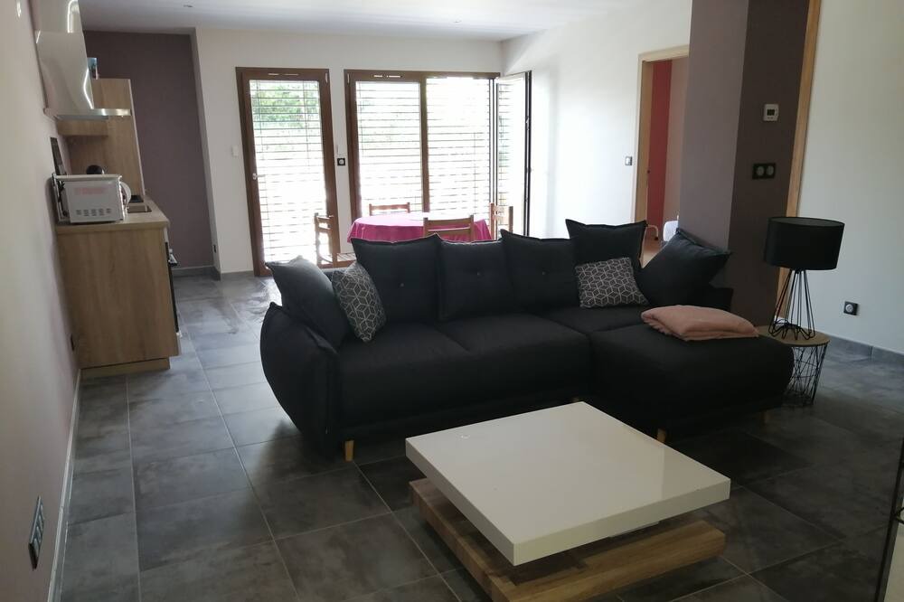 Photo of Livingroom in Saint-Point-Lac