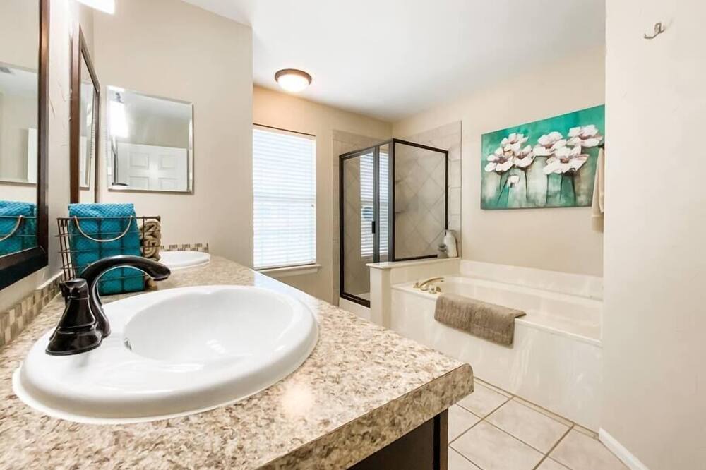 Photo of Bathroom in Grapevine